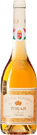 Een fles Tokaji, uit het schap in de winkel in Bathmen