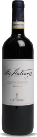 Een fles Villa Antinori, uit het schap in de winkel in Bathmen