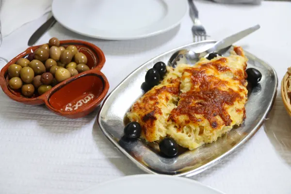 Bacalhau met aardappel en olijven