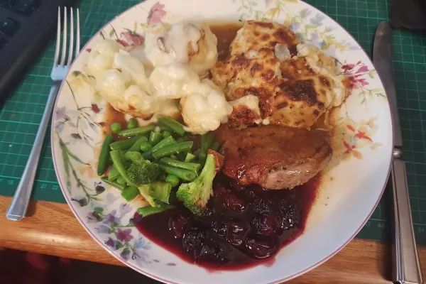 Eendenborst met kersensaus