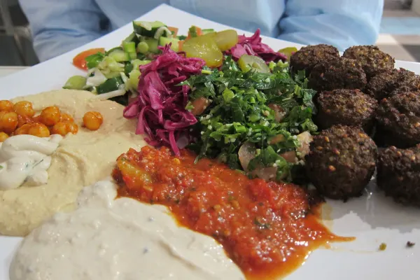 Falafel met yoghurt en munt