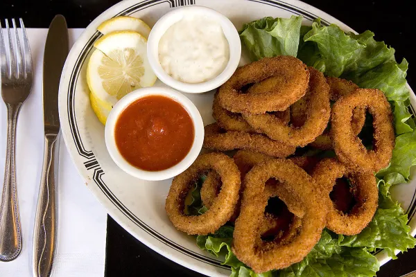 Gefrituurde calamares met aioli