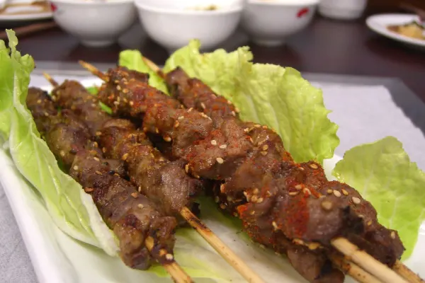 Gegrilde lamsspiesjes met tzatziki