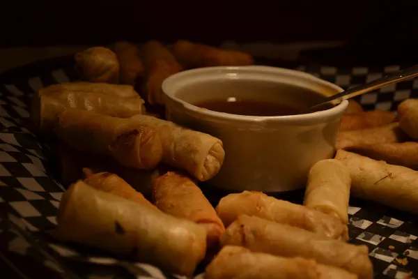 Loempia's met zoetzure saus