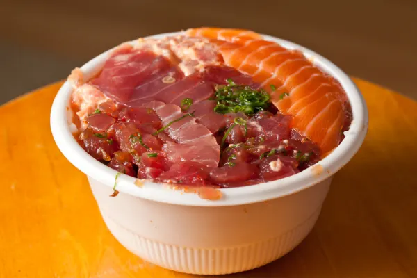 Poké bowl met zalm
