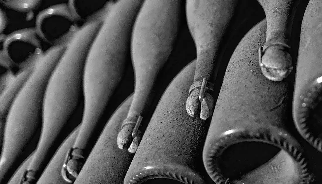 Magnums die liggen te rijpen in de kelder van Bollinger