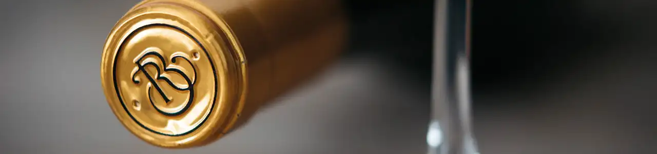 Het RB-monogram op de capsule: het merkteken van de bodega in Haro