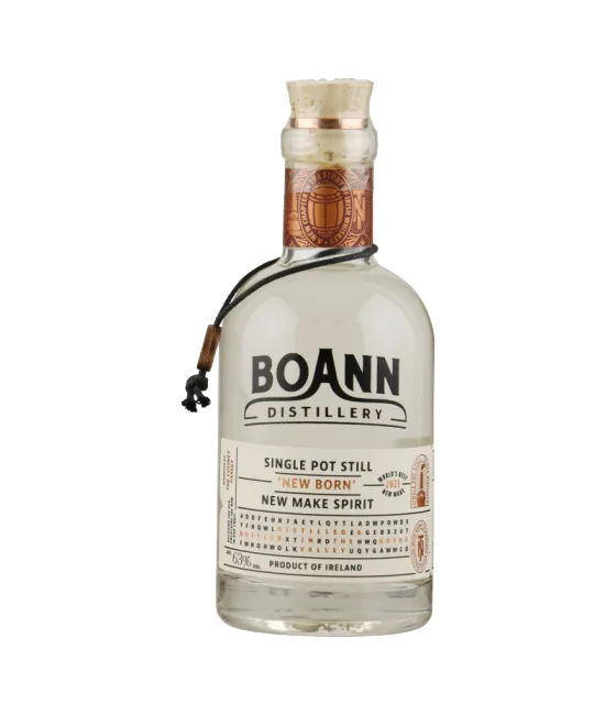Boann ‘New Born’ New Make Spirit, fles bij slijterij t Bockje in Bathmen
