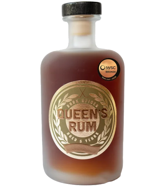 Queen’s Dark Spiced Rum, fles bij slijterij t Bockje in Bathmen