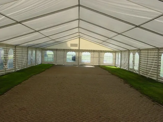 Partytent 10 meter, foto 7 van 8