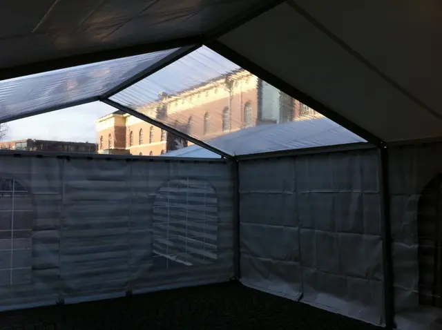 Foto van tenten met transparant dak, foto 7 van 13