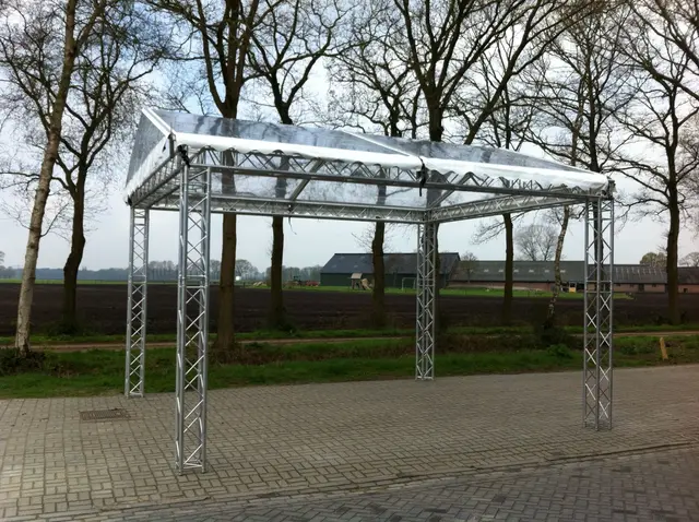 Truss entree, foto 1 van 3