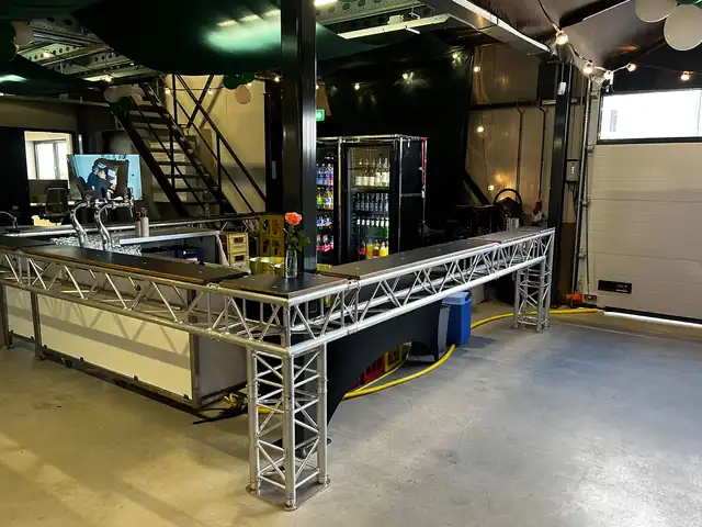 Truss bar 9 × 5,5 meter, foto 1 van 6