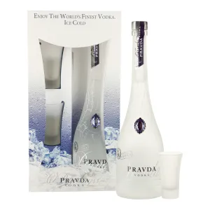 Pravda Vodka met twee shotglazen