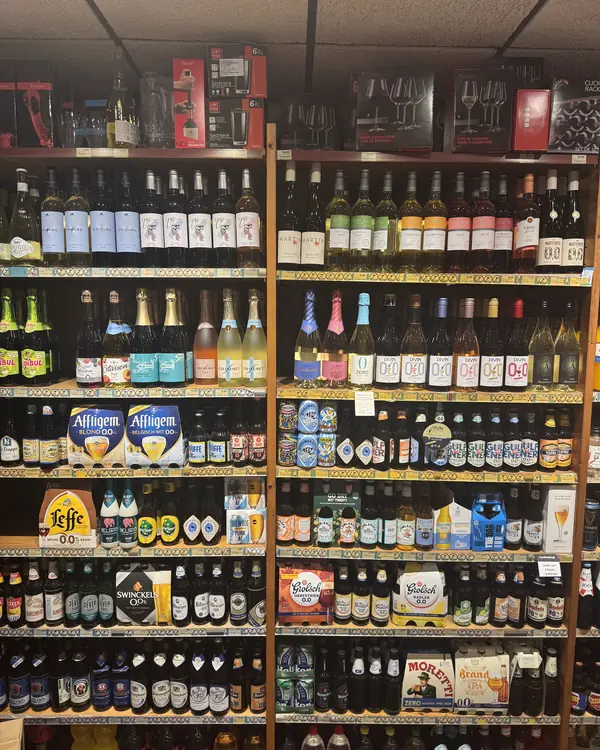 Het alcoholvrije schap in de winkel aan de Brink in Bathmen