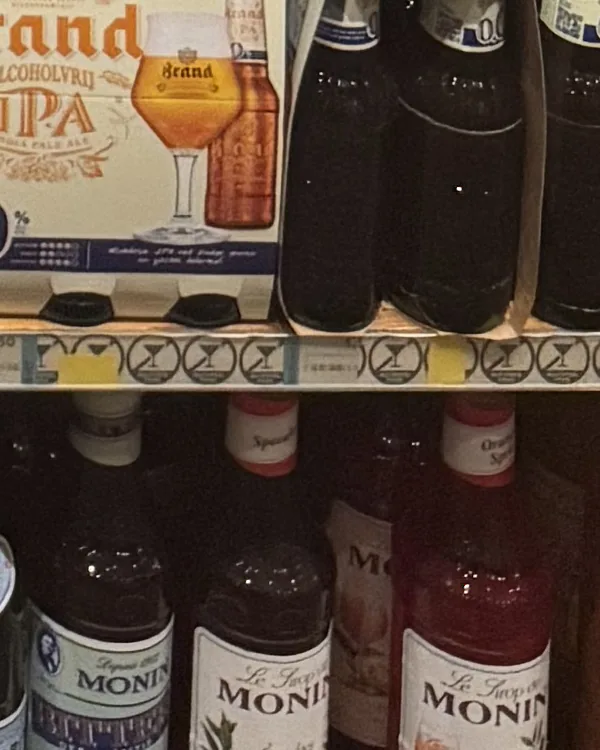 De siropen in de winkel aan de Brink in Bathmen